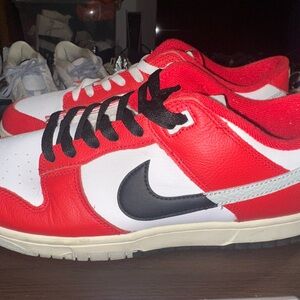 Nike Dunk Low Red White Size Men’s 10.5M Chicago Dunk